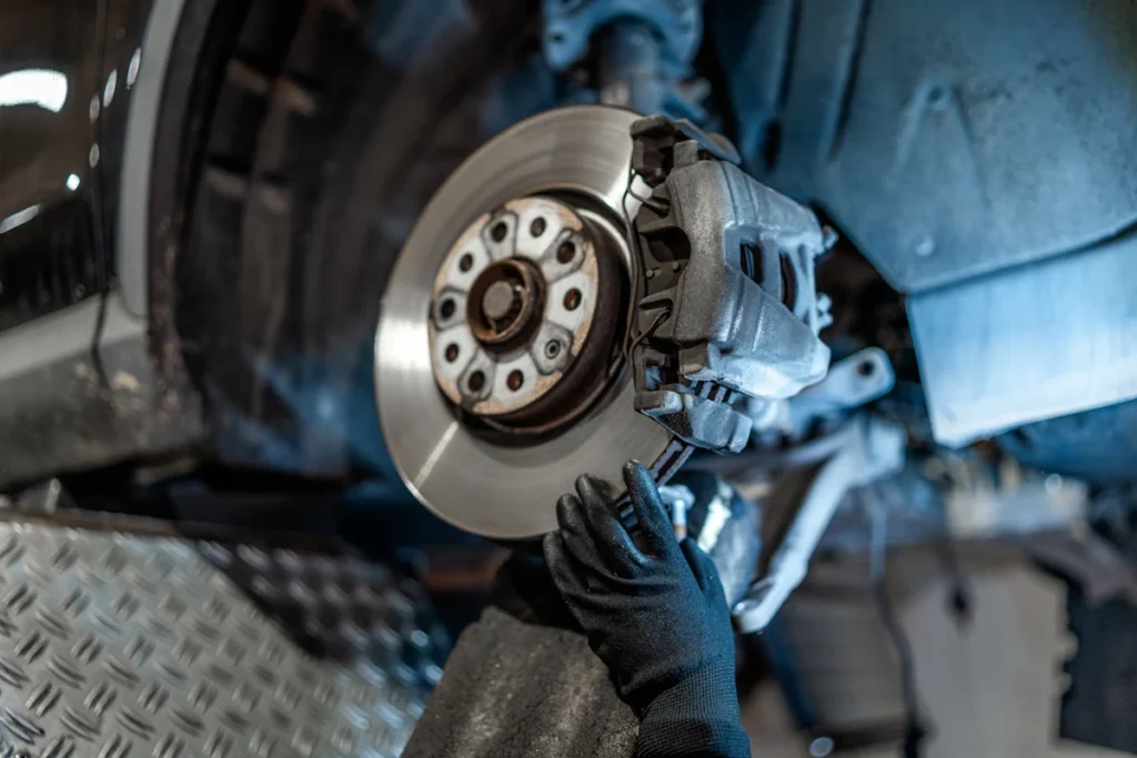 Voici pouirquoi les plaquettes de frein qui grincent